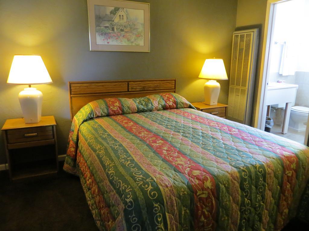 Capri Motel Santa Clara Room photo