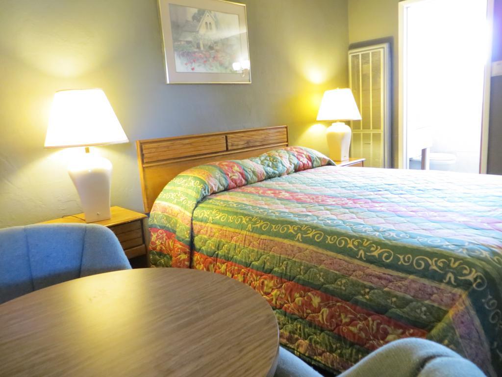 Capri Motel Santa Clara Room photo