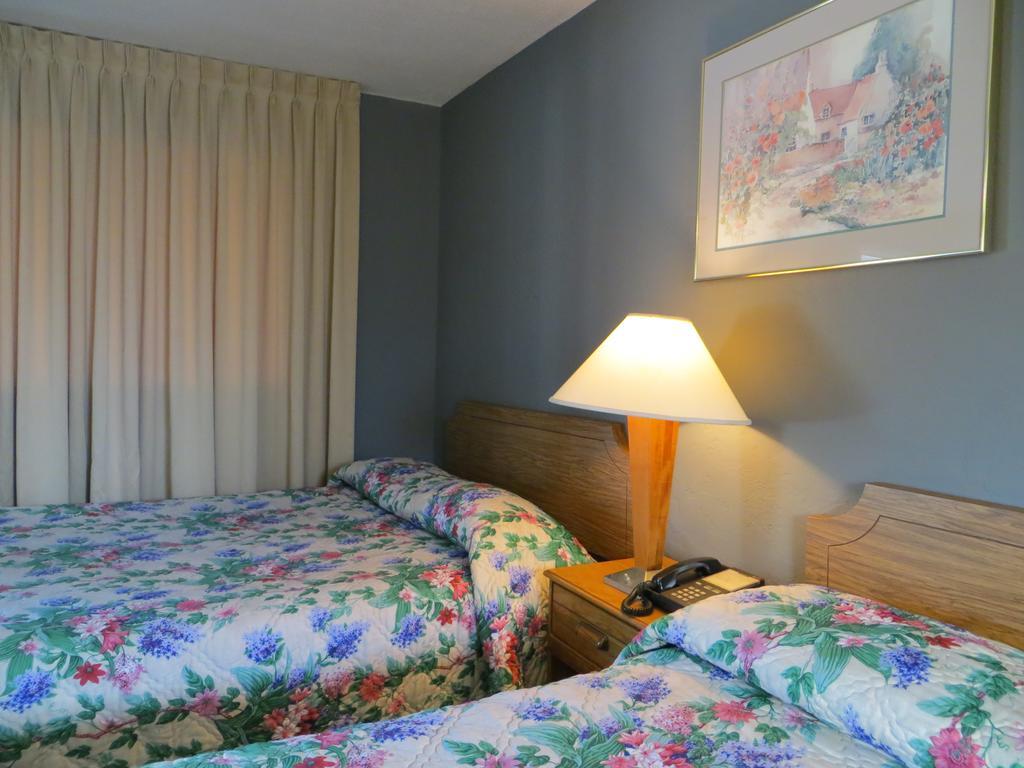 Capri Motel Santa Clara Room photo
